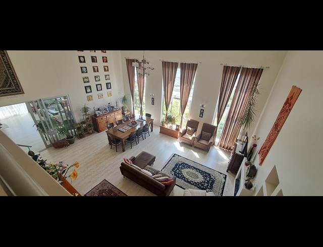 4 BEDROOM HOUSE FOR SALE IN SALDANHA HEIGHTS